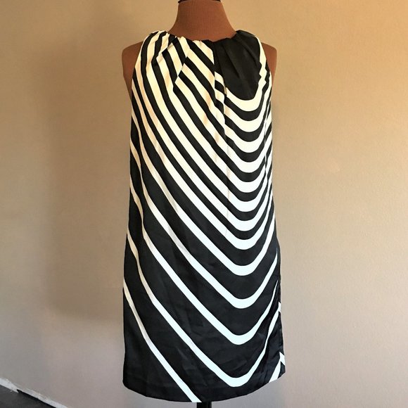JOE FRESH Silky Geometric Tunic Dress  |  Size S/P - Picture 3 of 13